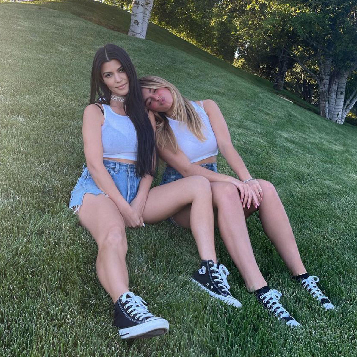 Photos from Kourtney Kardashian & Addison Rae's BFF Pics Page 2
