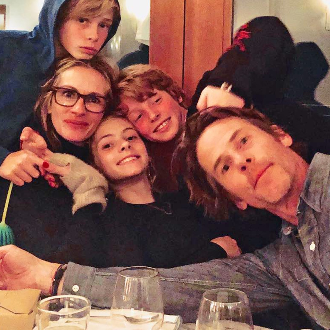 Julia Roberts’ Husband Danny Moder Shares Rare Photo of Twins Hazel and Phinnaeus on Their 17th Birthday – E! Online