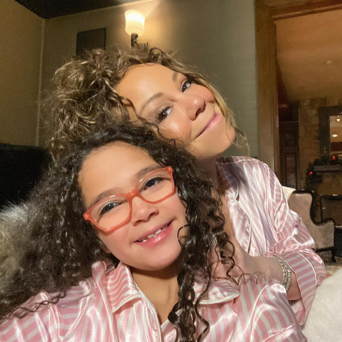 Mariah Carey’s Card From 10-Year-Old Daughter Monroe Cannon Will Melt Your Heart – E! Online
