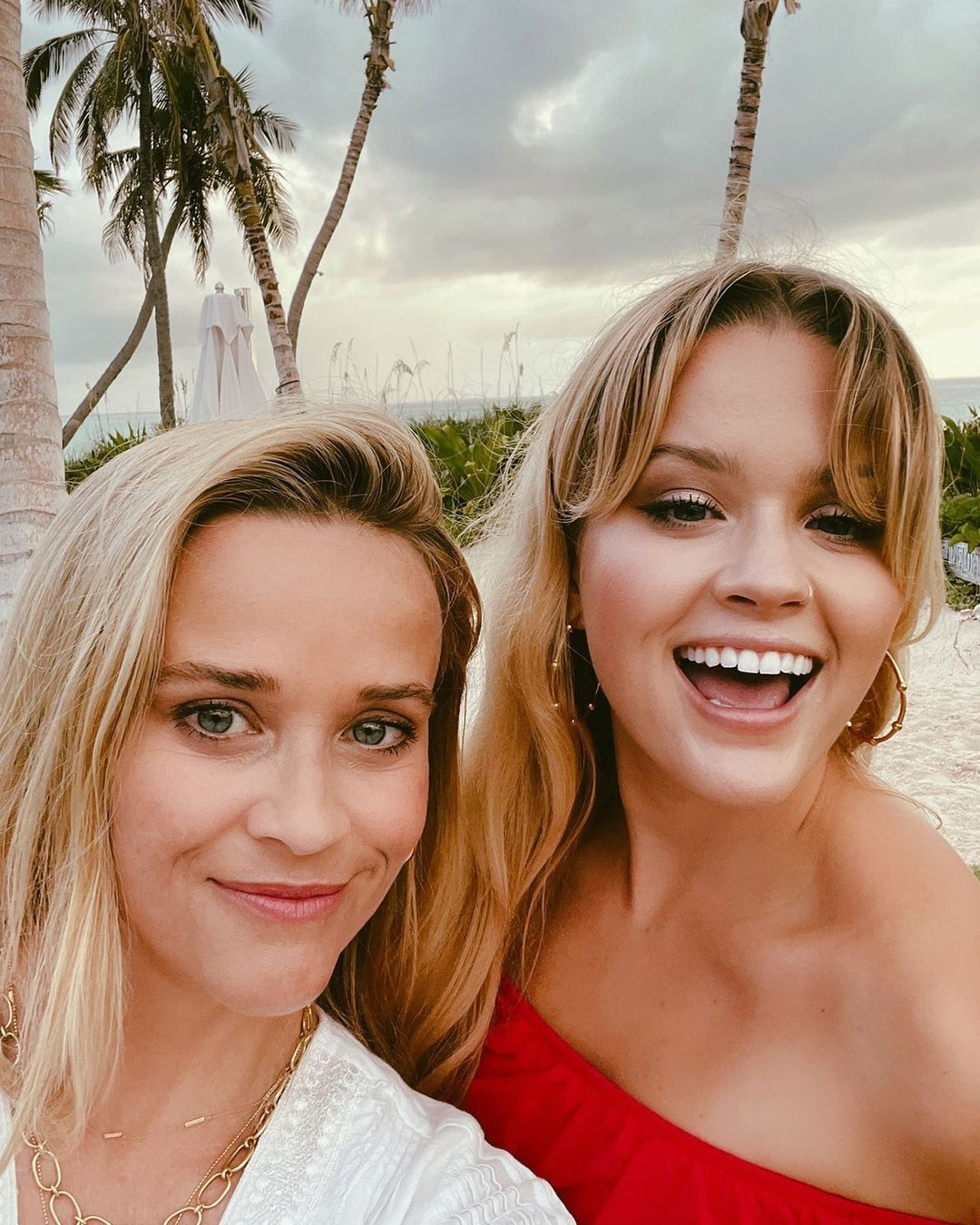 Photos From Photographic Evidence Reese Witherspoon And Ava Phillippe Are Actually Twins 