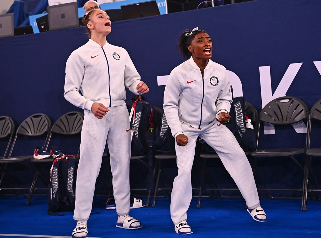 Simone Biles Mykayla Skinner Support U S Men S Gymnastics At Final E Online Simone Biles Mykayla Skinner Support U S Men S Gymnastics At Final E Online
