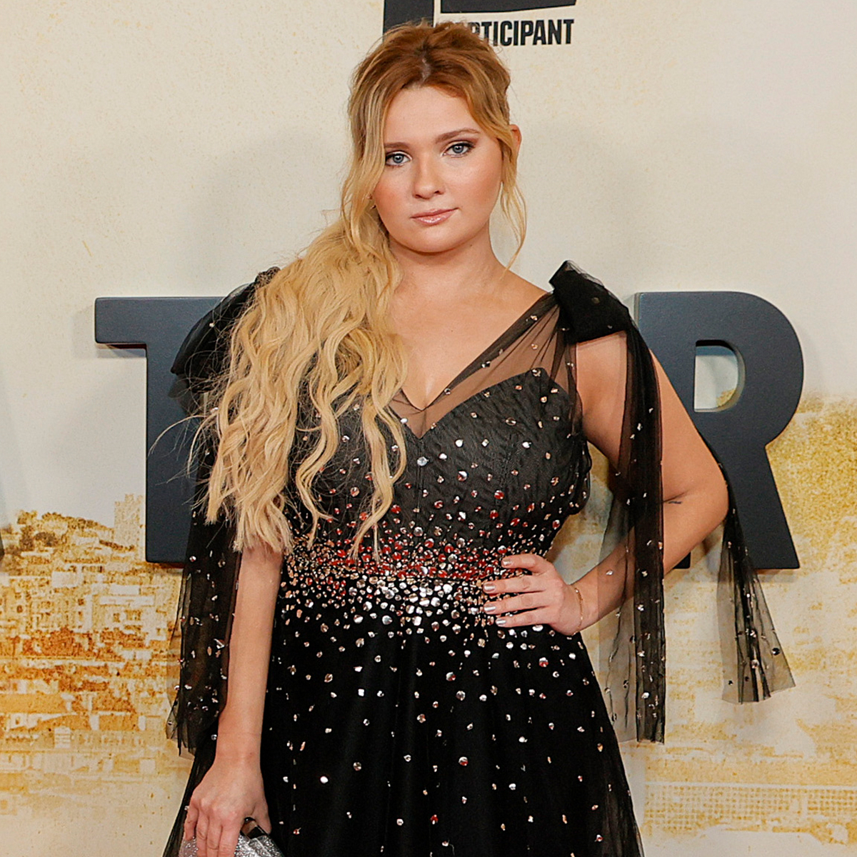 Abigail Breslin Opens Up About Past Abusive Relationship - E! Online - CA