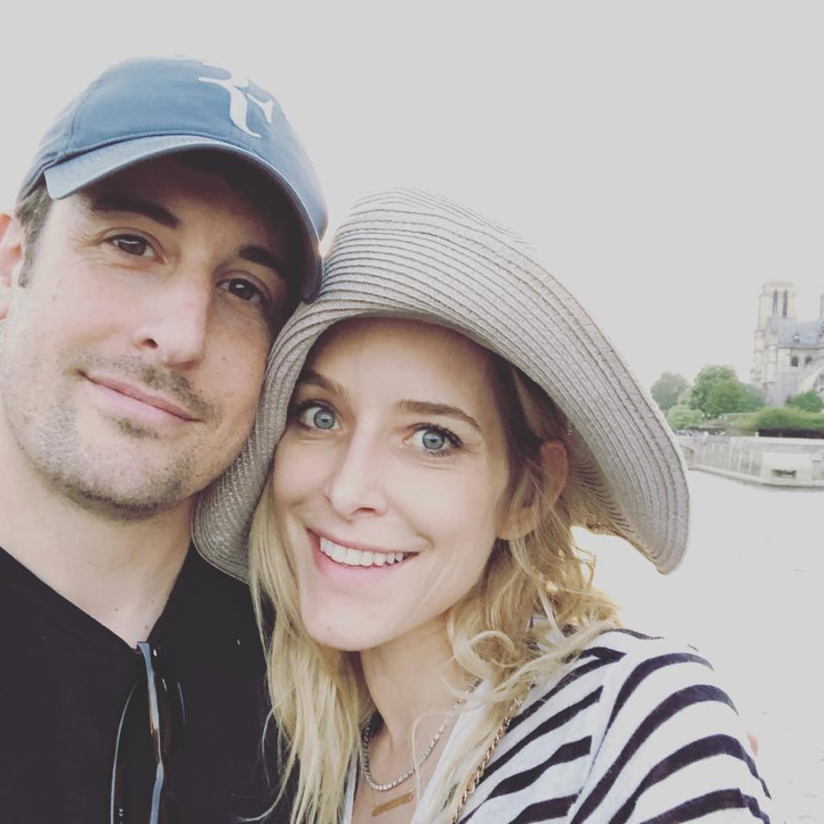 Photos from Jason Biggs and Jenny Mollens Cutest Couple Moments pic