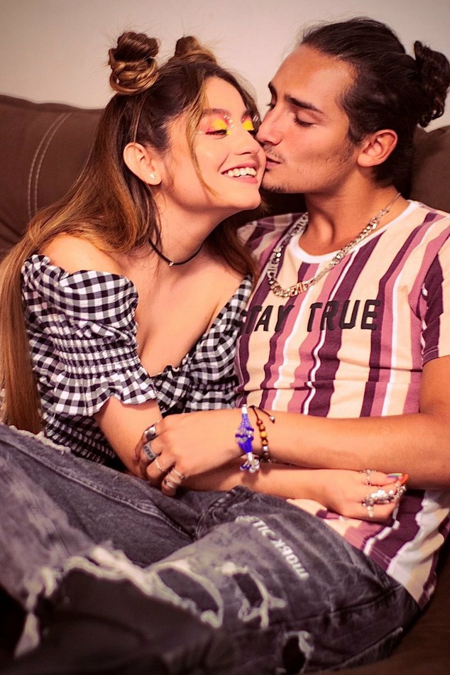 Karol Sevilla y Emilio Osorio confirman su romance de esta dulce manera -  E! Online Latino - MX
