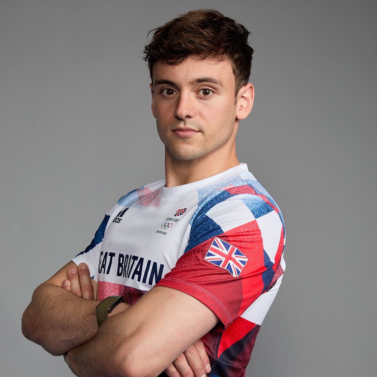 olympian tom daley has the internet buzzing over his knitting skills e online