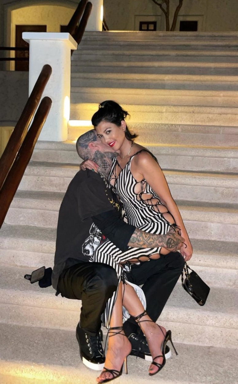 Kourtney Kardashian & Travis Barker's Mexican Vacation, Instagram, KUWTK