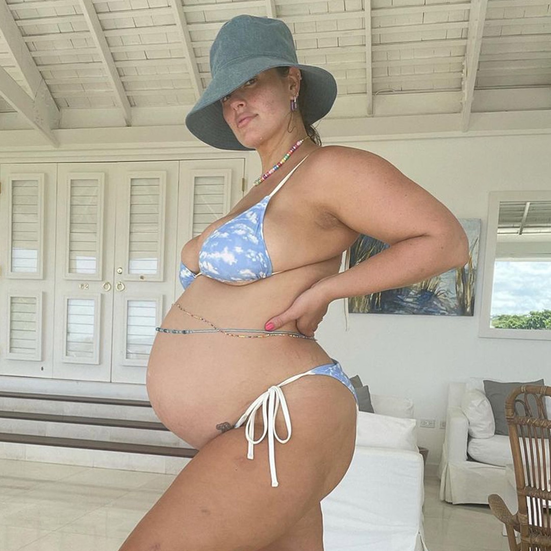 Pregnant Ashley Graham Poses for Nude Selfie After Revealing She Already Picked Twins' Names