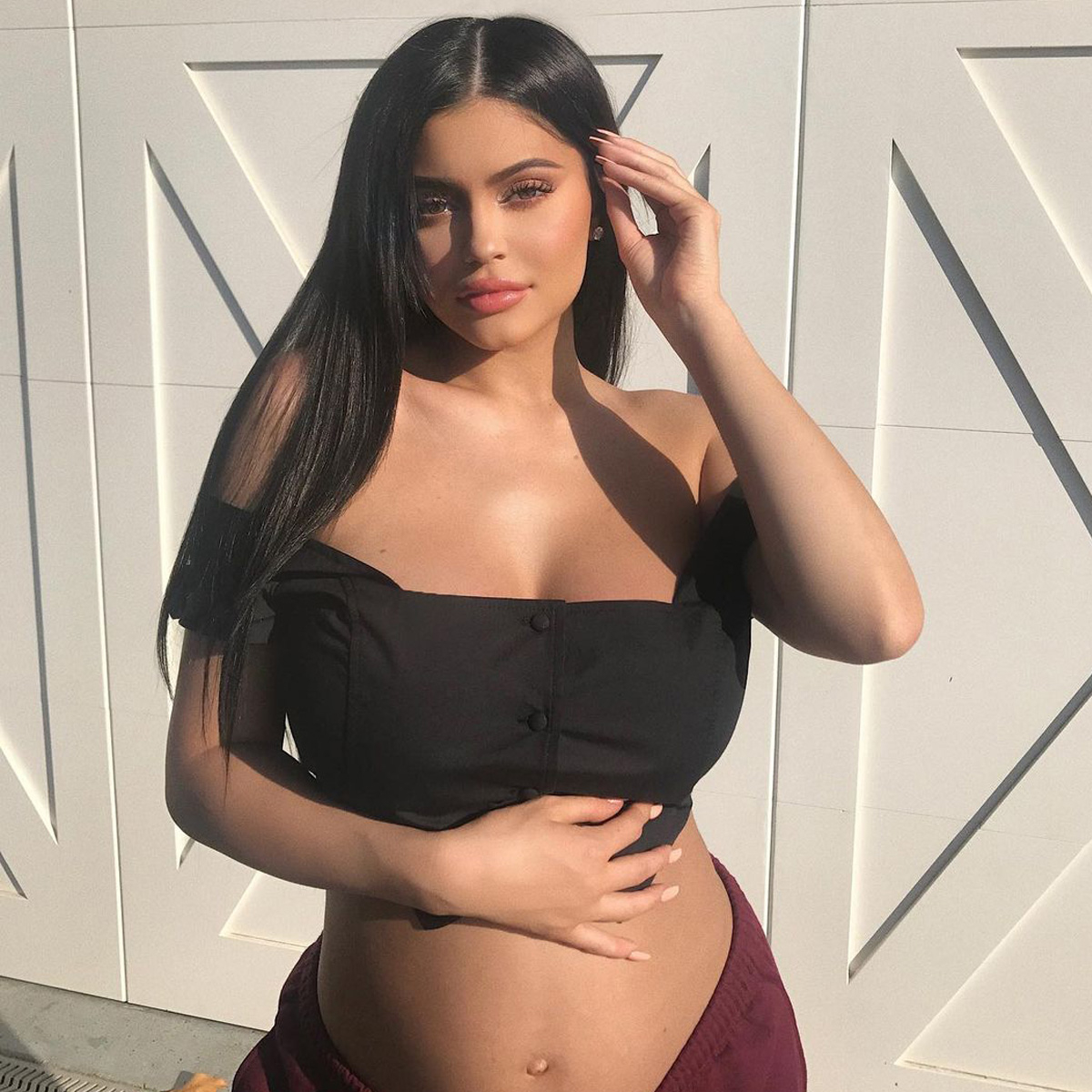 11 Celebrity-Approved Maternity Outfit Ideas From Kylie Jenner and More  Stars