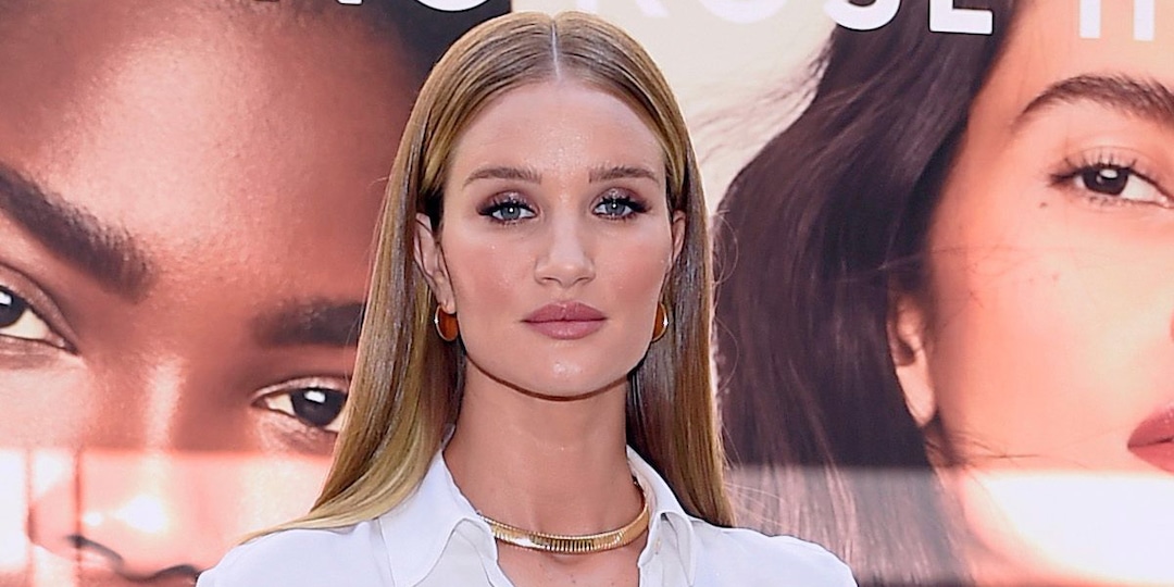 Pregnant Rosie Huntington-Whiteley Cradles Her Baby Bump in Stylish Selfies – E! Online