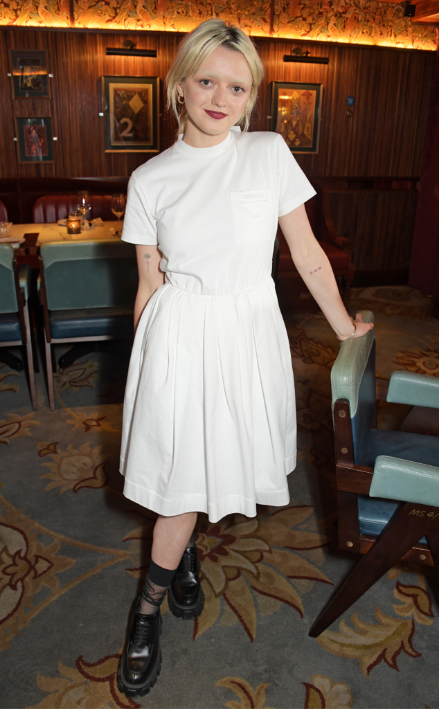 rs_634x1024-210803160117-634-maisie-williams.ct.jpg?fit=around%7C634:1024&output-quality=90&crop=634:1024;center,top