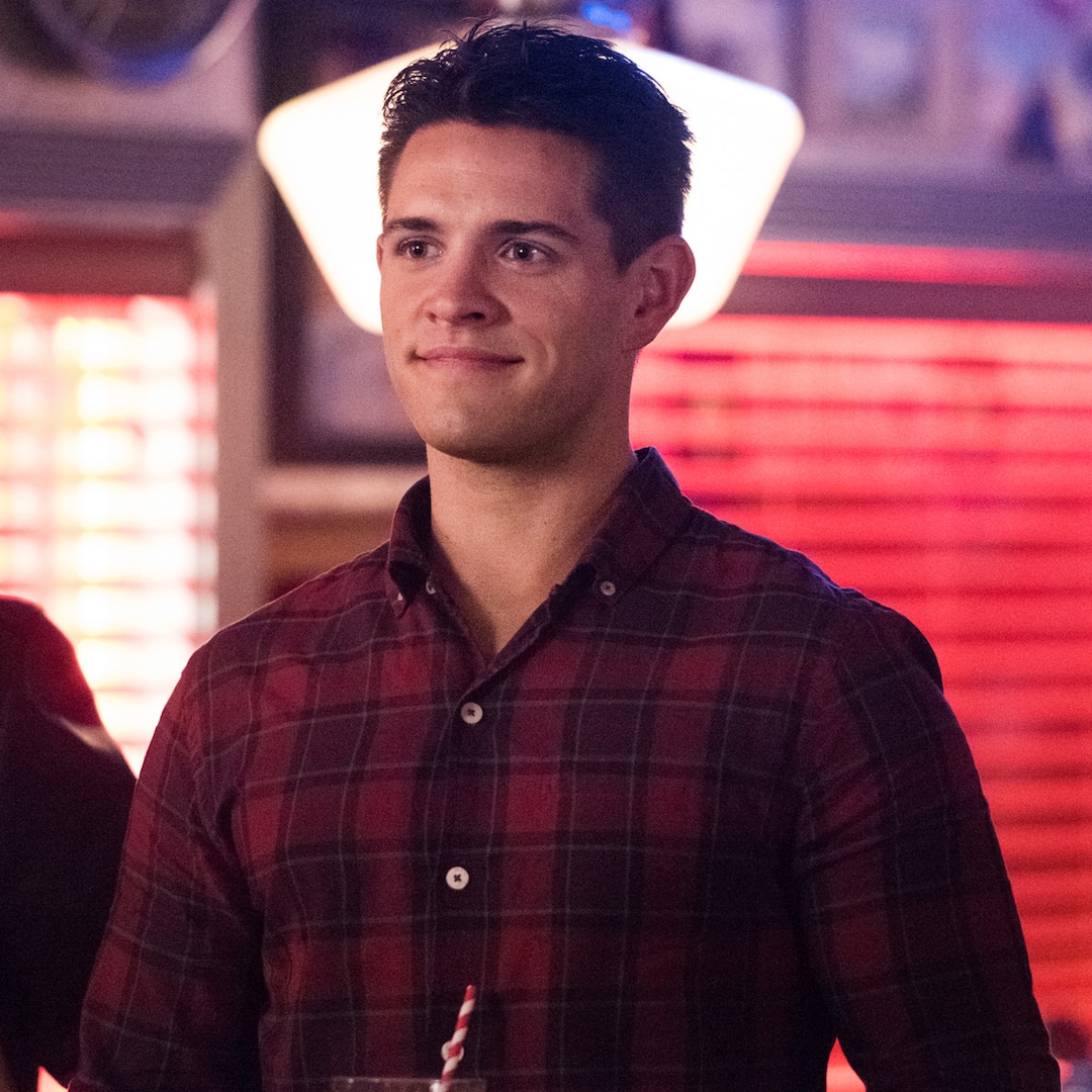Casey Cott Reveals How a New Ministry Will "Swindle" Riverdale In Season 5