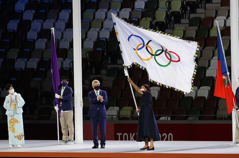 2020 Tokyo Olympics, Closing Ceremony, Passing of Flag