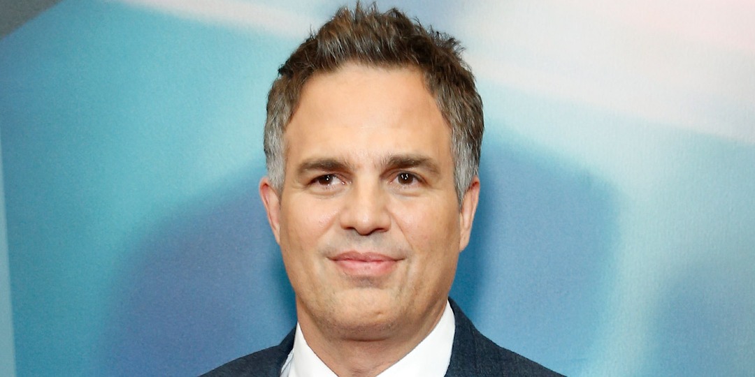 Mark Ruffalo Throws Shade at Star Wars While Discussing Marvel Criticisms - E! Online.jpg
