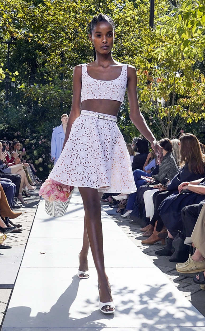 Photos From Michael Kors Spring Summer 2022 Runway Show At New York Fashion Week E Online Michael Kors Fashion Show Spring 2022