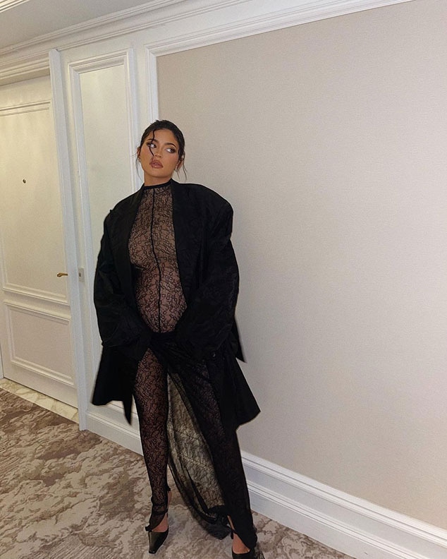 Kylie Jenner Bares Her Baby Bump in Red-Hot Look Kylie Jenner Bares Her Baby Bump in Red-Hot Look