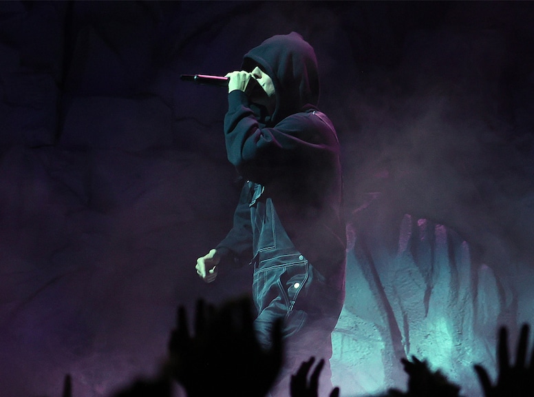 Justin Bieber, 2021 MTV Video Music Awards, Red Carpet Fashion, Performing