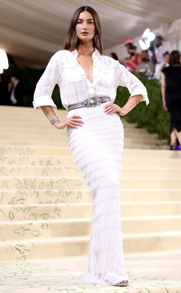 rs_634x1024-210913180812-634-Lily-Aldridge-2021-met-gala.jpg?fit=around%7C634:1024.5309278350517&output-quality=90&crop=634:1024.5309278350517;center,top