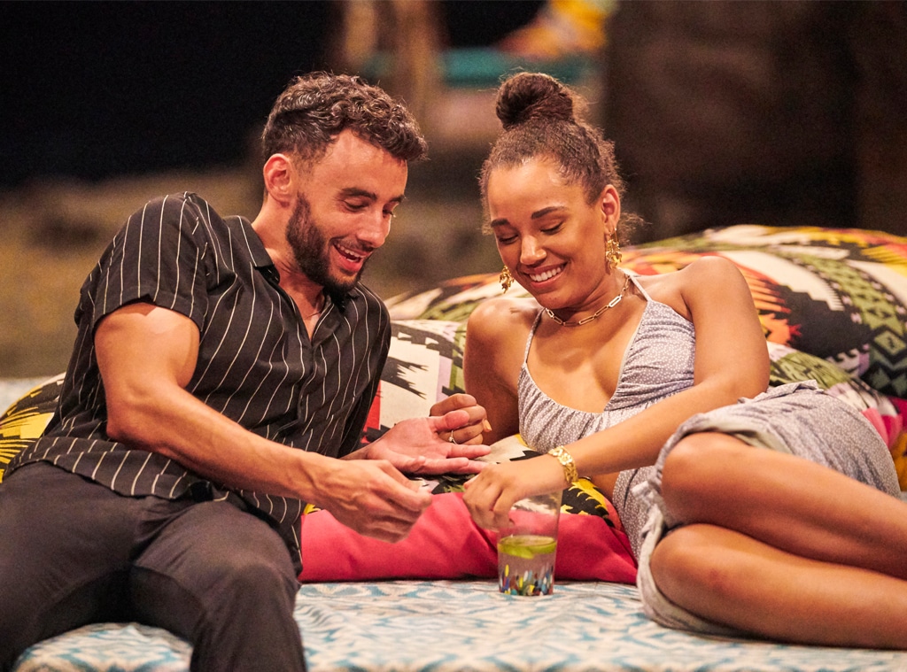 Fhvb61l2i9ueum Bachelor In Paradise Fashion 2022