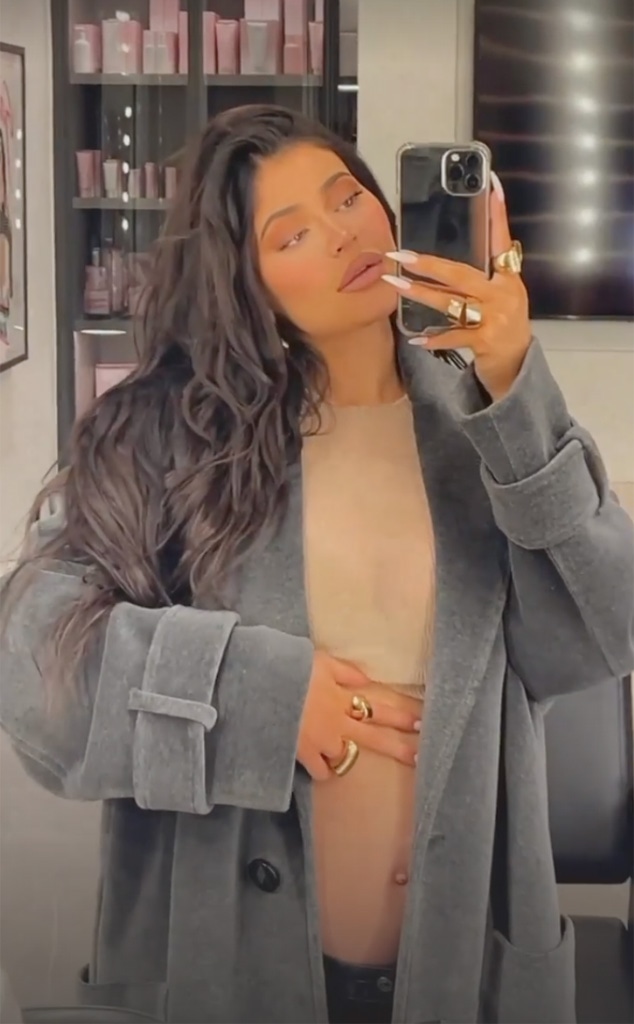 Kylie Jenner Bares Her Baby Bump in Striking Fashion Statement Kylie Jenner Bares Her Baby Bump in Striking Fashion Statement