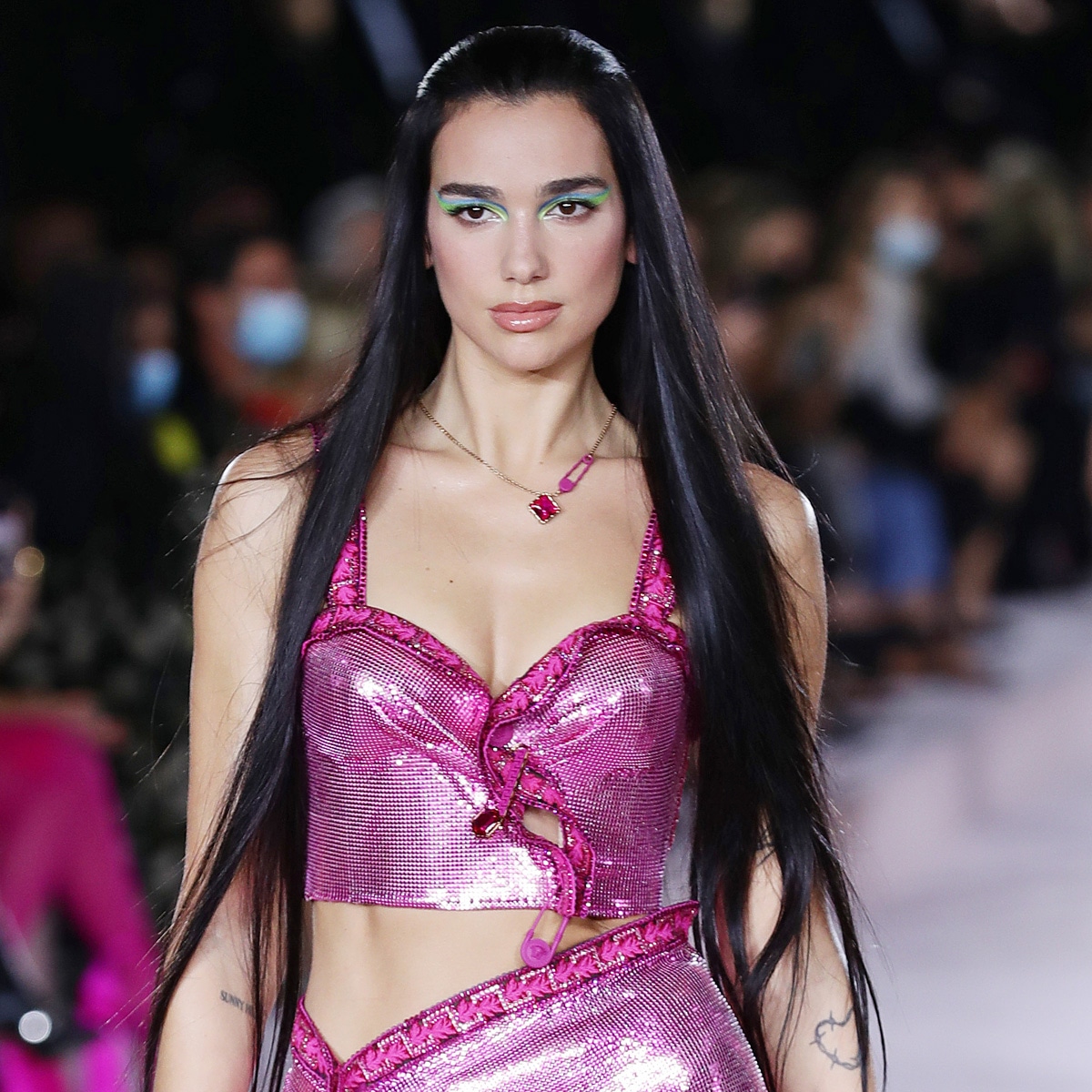 Dua Lipa Makes Surprise Runway Debut at Versace&#39;s Fashion Week Show - E! Online
