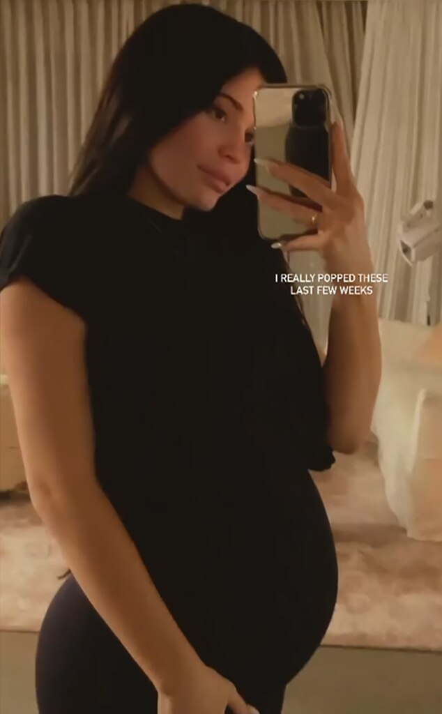 kylie jenner pregnant outfits