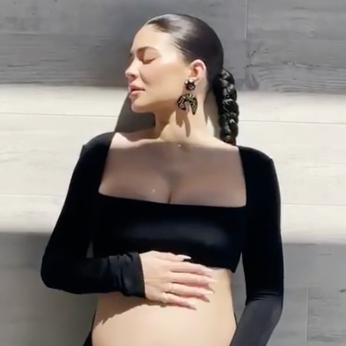 Kylie Jenner Made a Case for Wearing a Crop Top While Pregnant