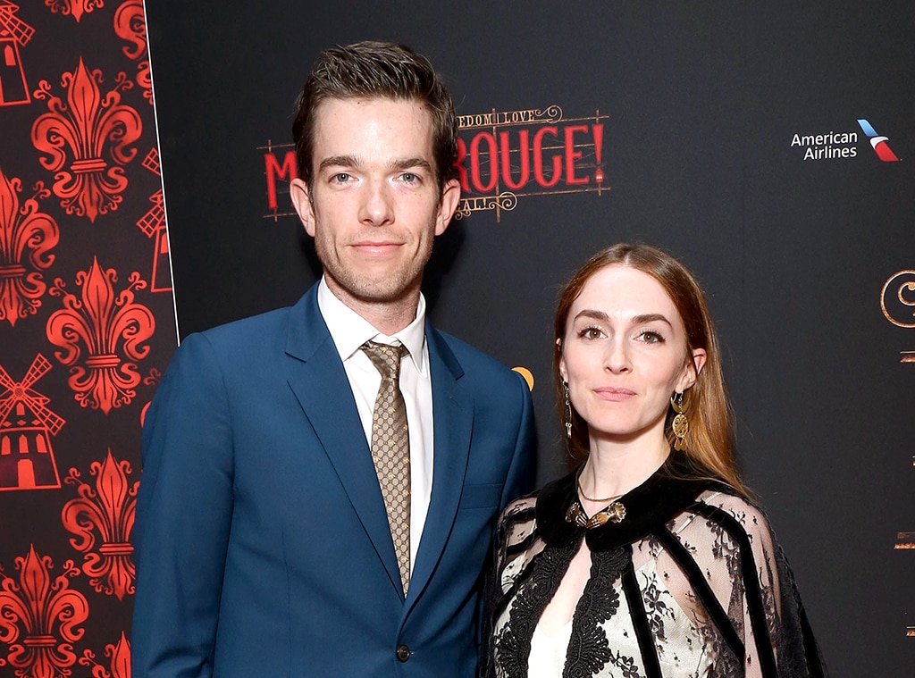 John Mulaney เล่าว่าเขาและ Olivia Munn นำทาง "ช่วงเวลาที่น่ากลัว" อย่างไร