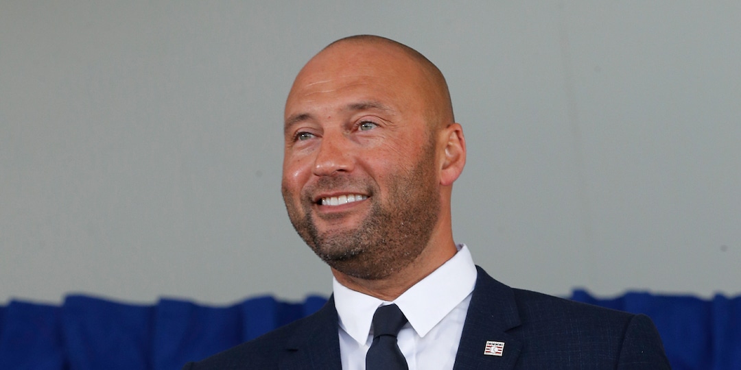 Derek Jeter Proves He's the Ultimate Girl Dad in Sweet Photo With His Daughters - E! Online.jpg
