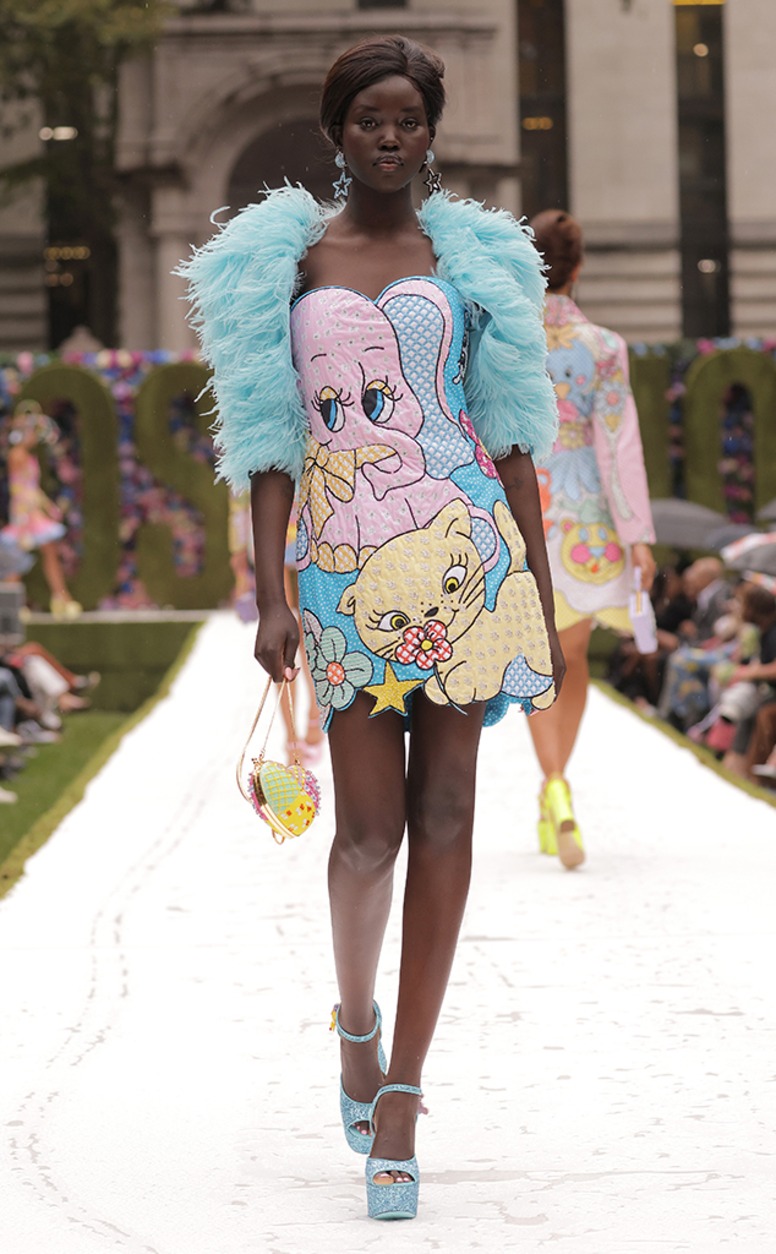 Photos From Moschino S Spring Summer 2022 Runway Show At New York Fashion Week E Online Moschino 2022 Fashion Show