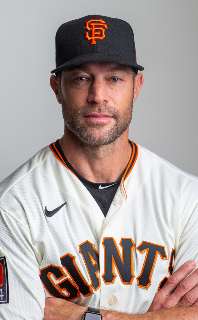 giants manager shirtless