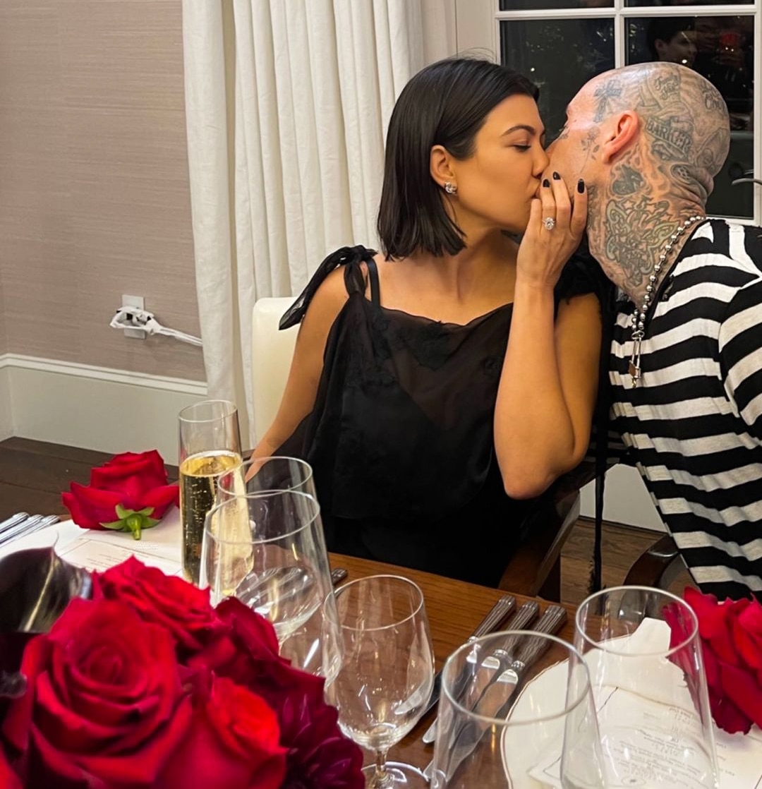 Lo que Kourtney Kardashian le regaló a Travis Barker en su tercer aniversario sexual