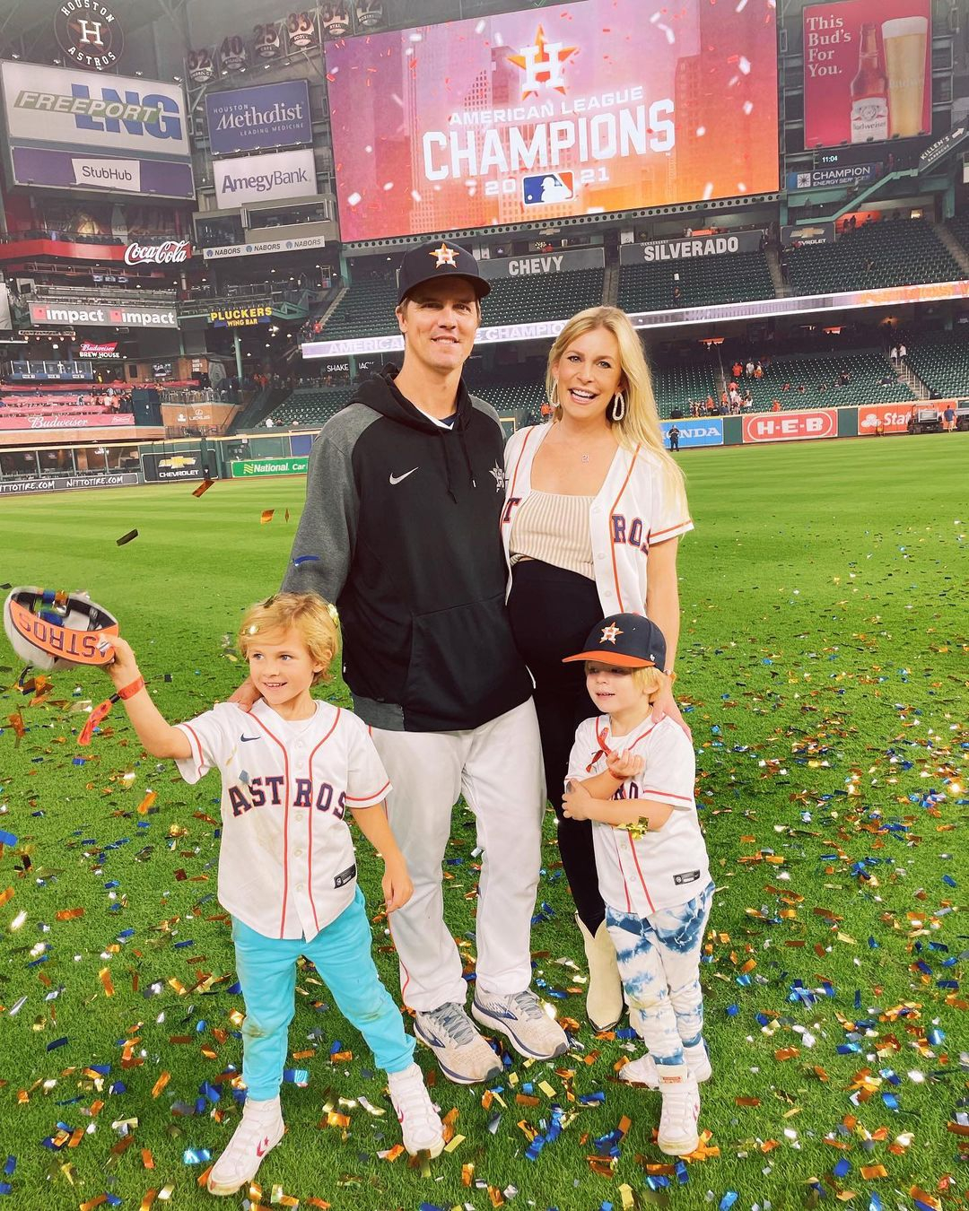 Houston Astros Wives You Need To Be Following On Instagram & They're  Supportive AF - Narcity