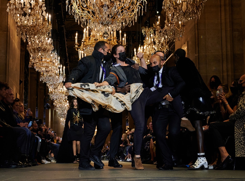 Fashion week de Paris: les héroïnes futuristes de Louis Vuitton
