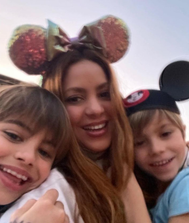Shakira, Disney World, Sons