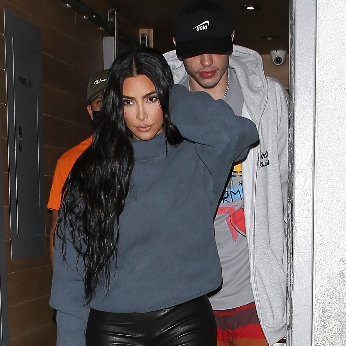 See All the Pics of Kim Kardashian and Pete Davidson Enjoying “Intimate” Pizza Date – E! Online