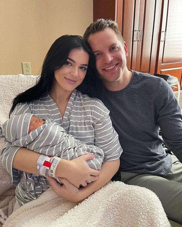 O solteiro Ben Higgins e sua esposa Jessica Clarke esperando o primeiro filho