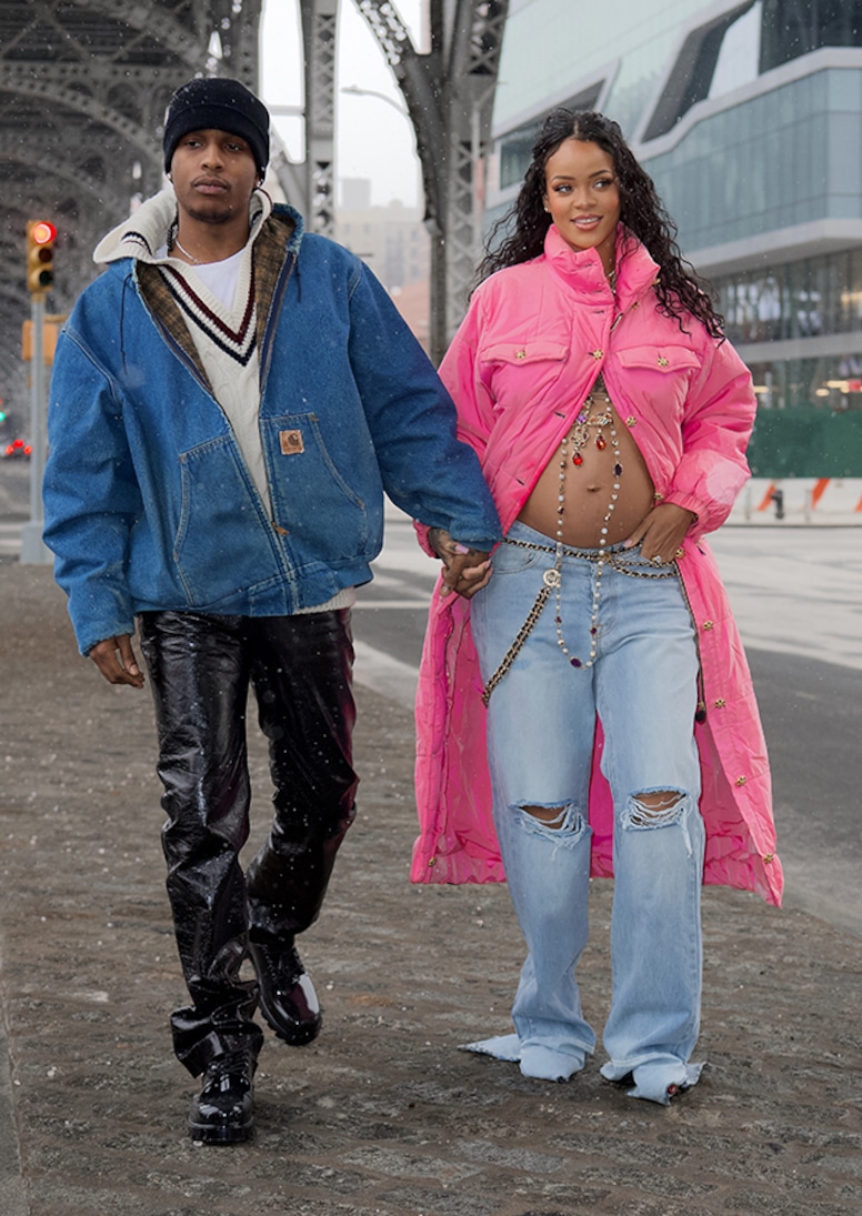 Photos from Pregnant Rihanna Debuts Baby Bump - E! Online