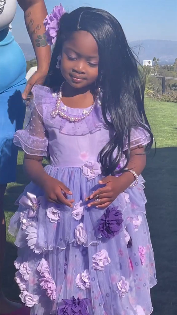 Photos From Gabrielle Union S Daughter Kaavia S Encanto Birthday Party E Online