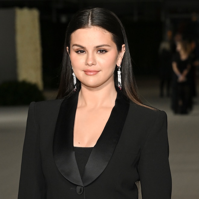 Selena Gomez Shares Rare Look at Natural Curls in Makeup-Free Selfie