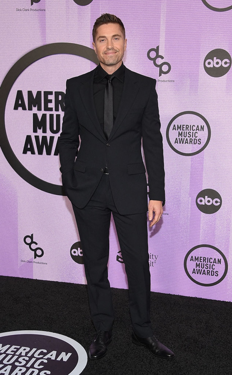 Eric Winter, 2022 American Music Awards, Arrivals