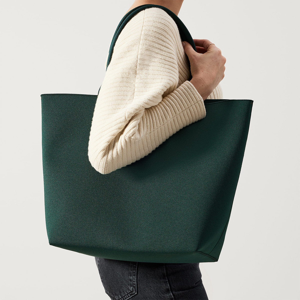 E! Insider’s 20 Days of Giftmas Giveaways: Enter to Win Rothy’s The Lightweight Tote – E! Online