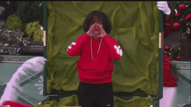 Mariah Carey, Twins, Moroccan, 2022 Macys Thanksgiving Day Parade, GIF