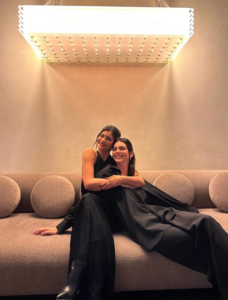 Kendall Jenner, Kylie Jenner, 2022 Thanksgiving