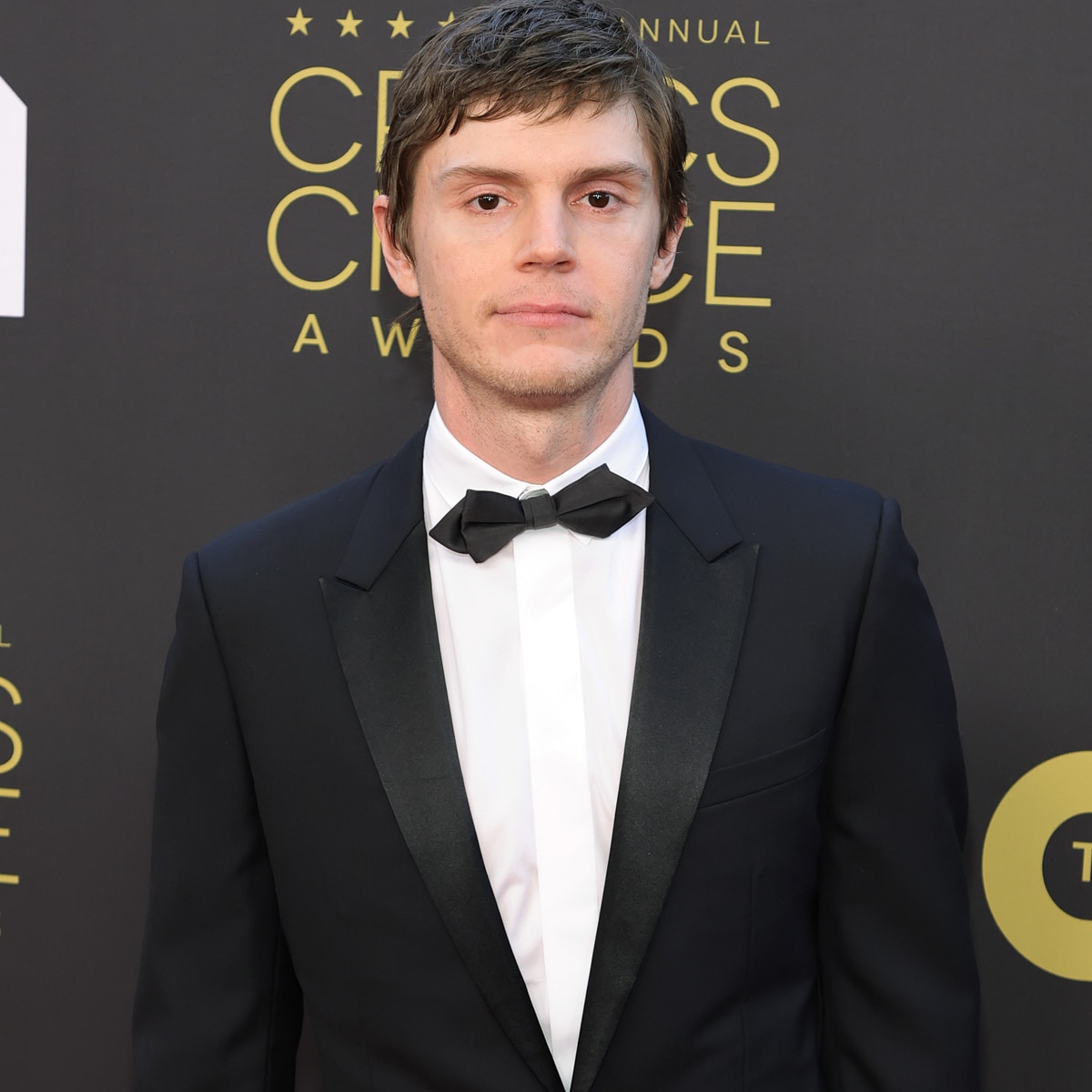 Evan Peters Details the Intense Prep He Did to Play Jeffrey Dahmer - E ...