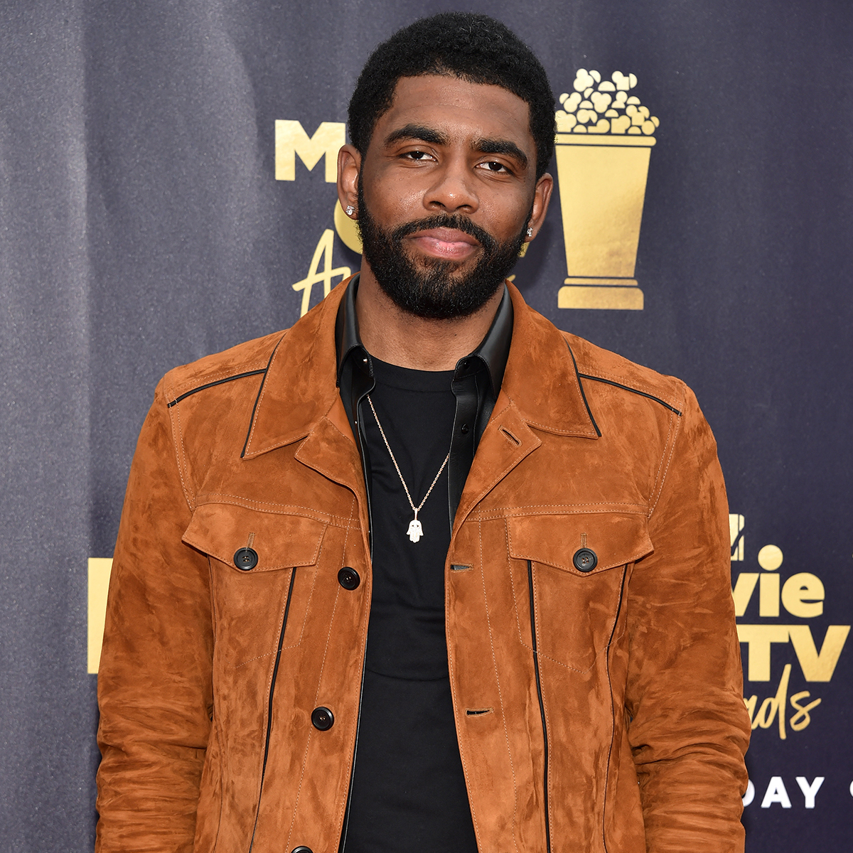 Nike Officially Ends Partnership With Kyrie Irving One Month After He Promoted Antisemitic Documentary – E! Online