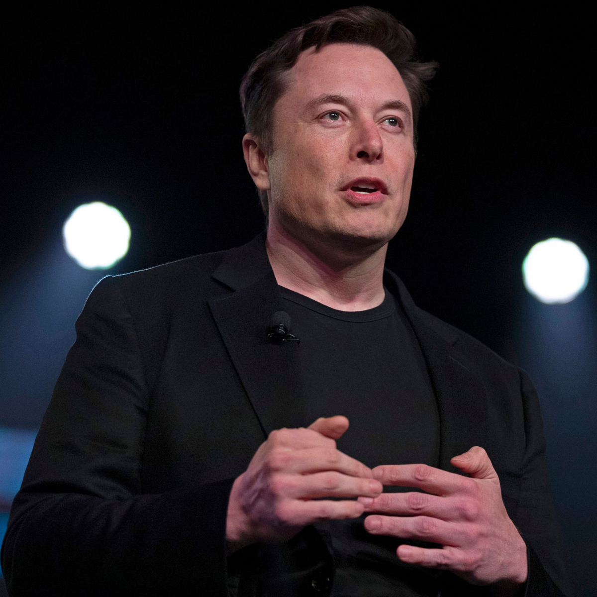 LVMH Chief Briefly Dethrones Elon Musk As World's Richest Man