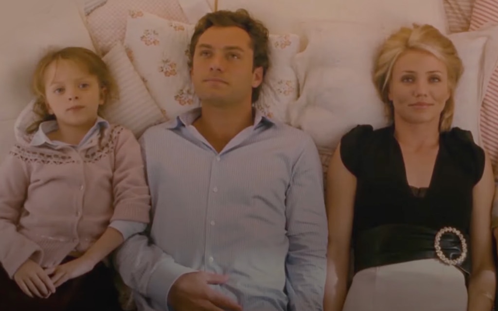 Jude Law และ Nancy Meyers หยอกล้อภาคต่อของ Holiday ด้วยวิดีโอ Reunion