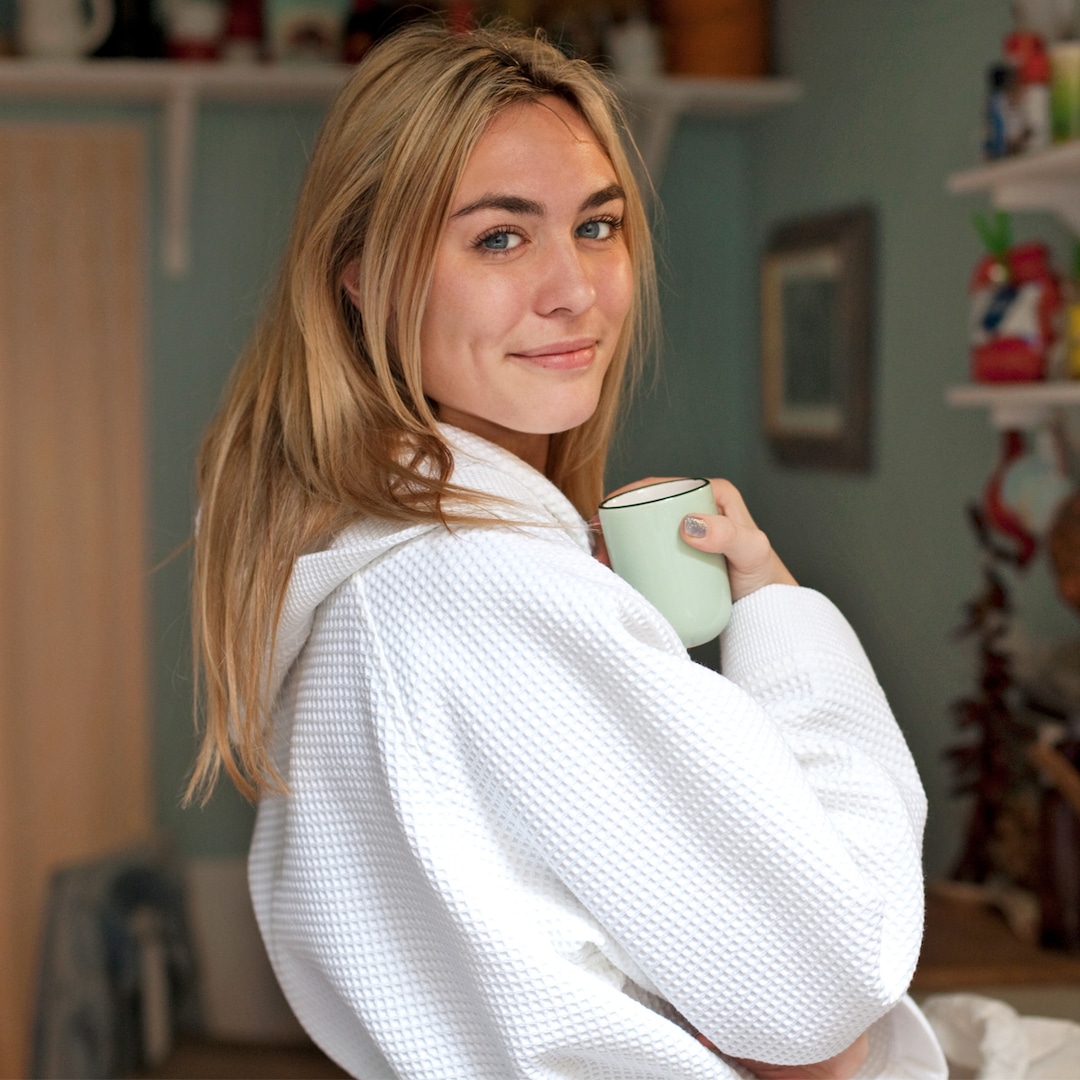 We’re Spending Cozy Season Wrapped in This Bathrobe With Over 25,000 5-Star Amazon Reviews – E! Online