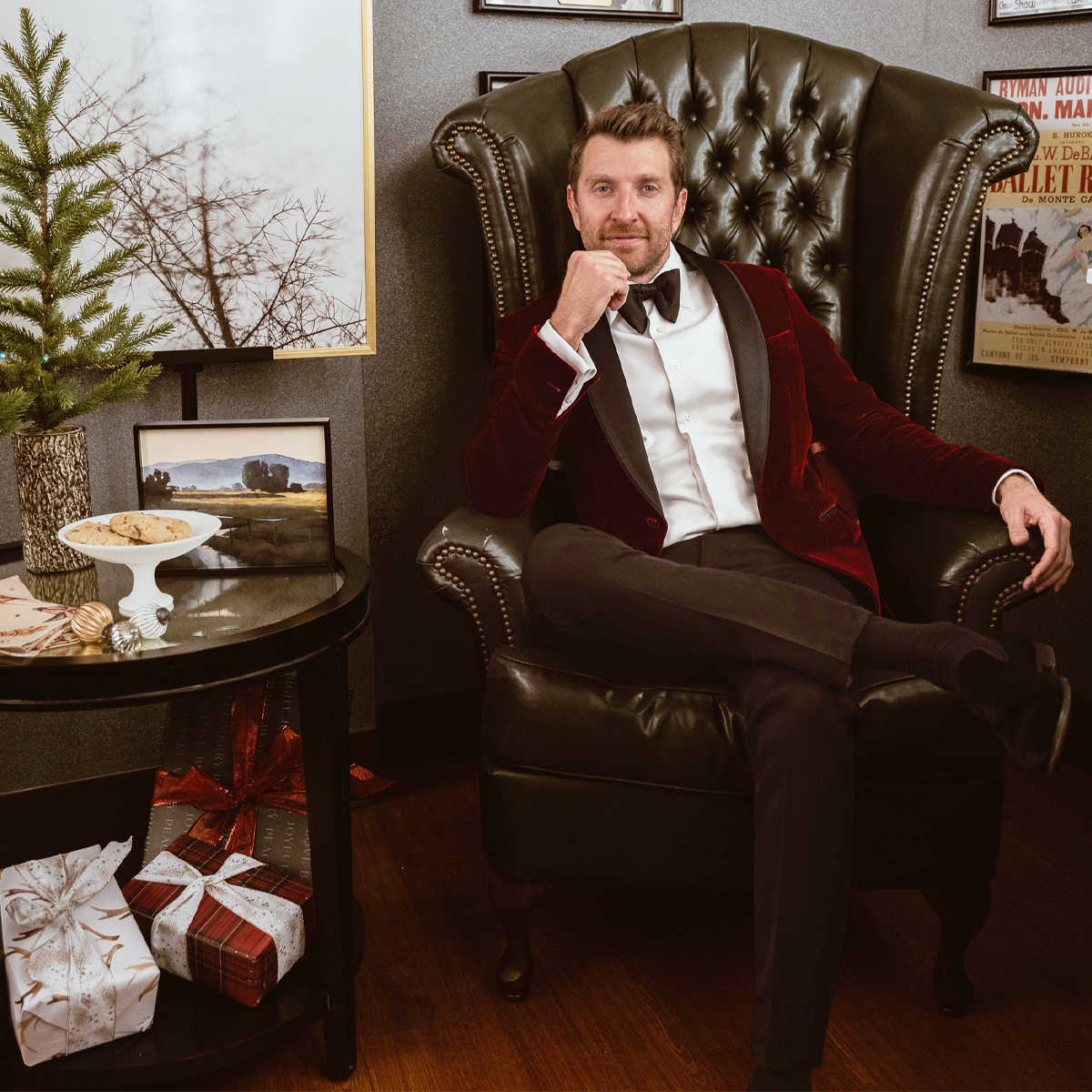Brett Eldredge’s Holiday Gift Guide Hits All the Right Notes – E! Online