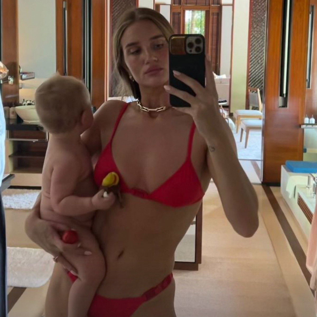 Rosie Huntington-Whiteley Shares Glimpse Inside Tropical Trip With Her and Jason Statham’s Kids – E! Online